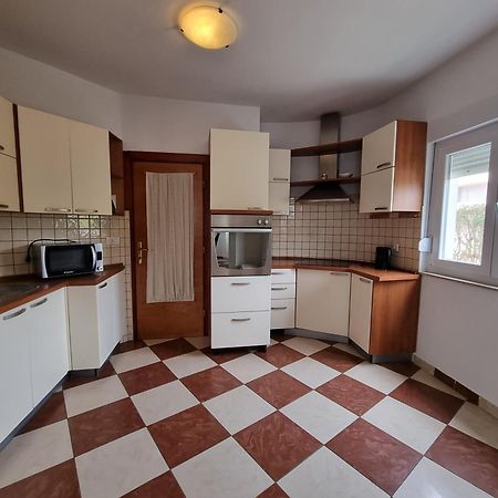 The Florens Residence Near The Beach With The Pool, Bbq And Kids Playground, Zadar Diklo Zimmer foto