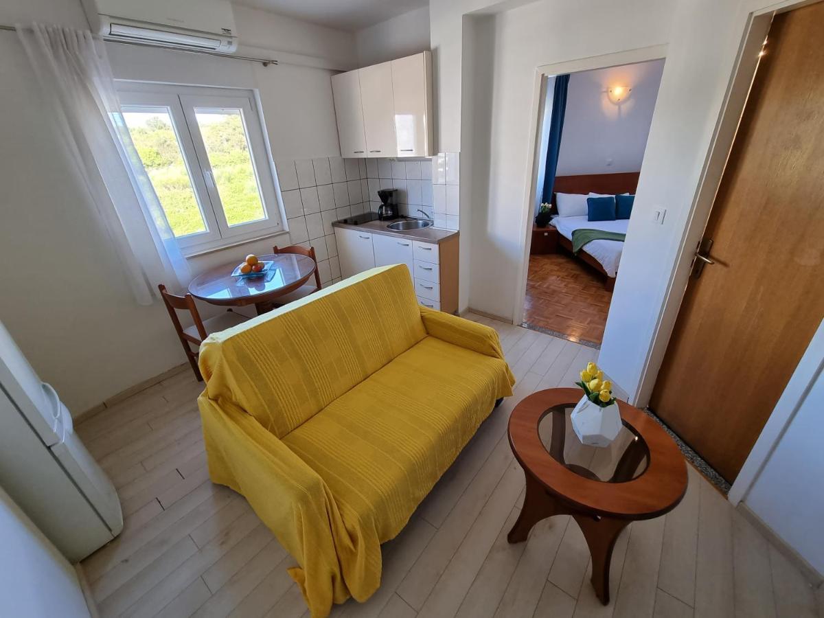The Florens Residence Near The Beach With The Pool, Bbq And Kids Playground, Zadar Diklo Exterior foto