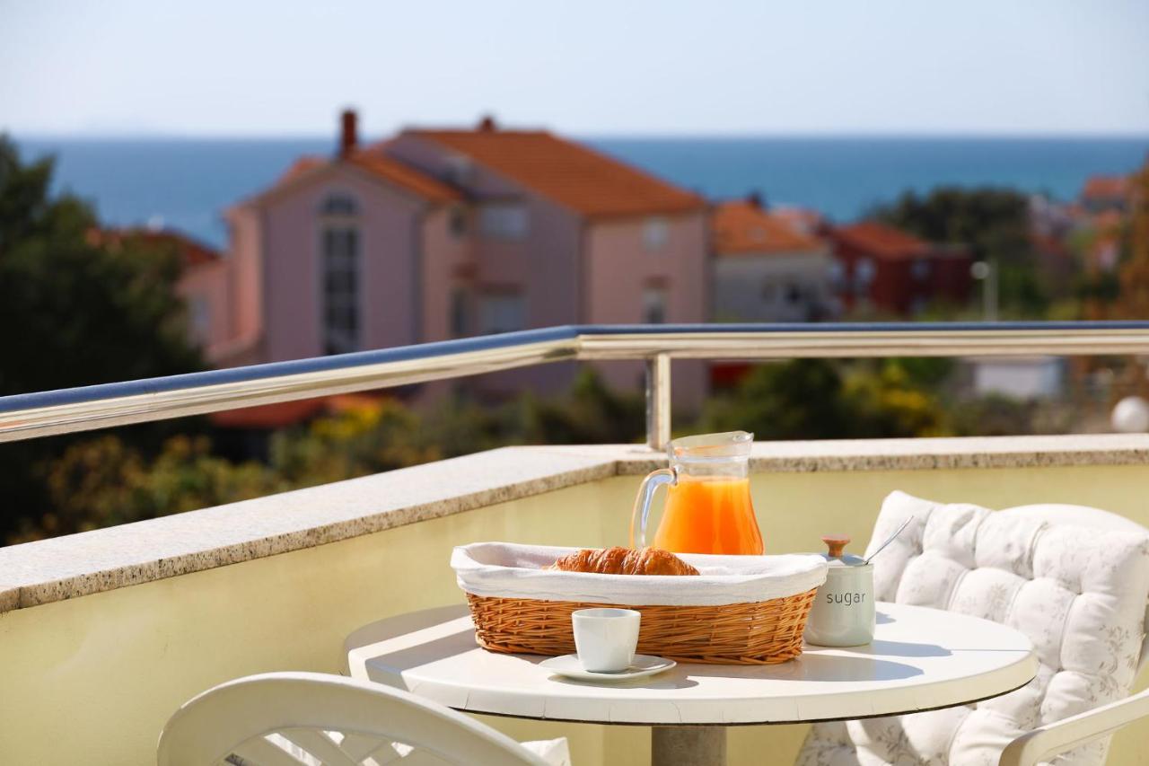 The Florens Residence Near The Beach With The Pool, Bbq And Kids Playground, Zadar Diklo Exterior foto
