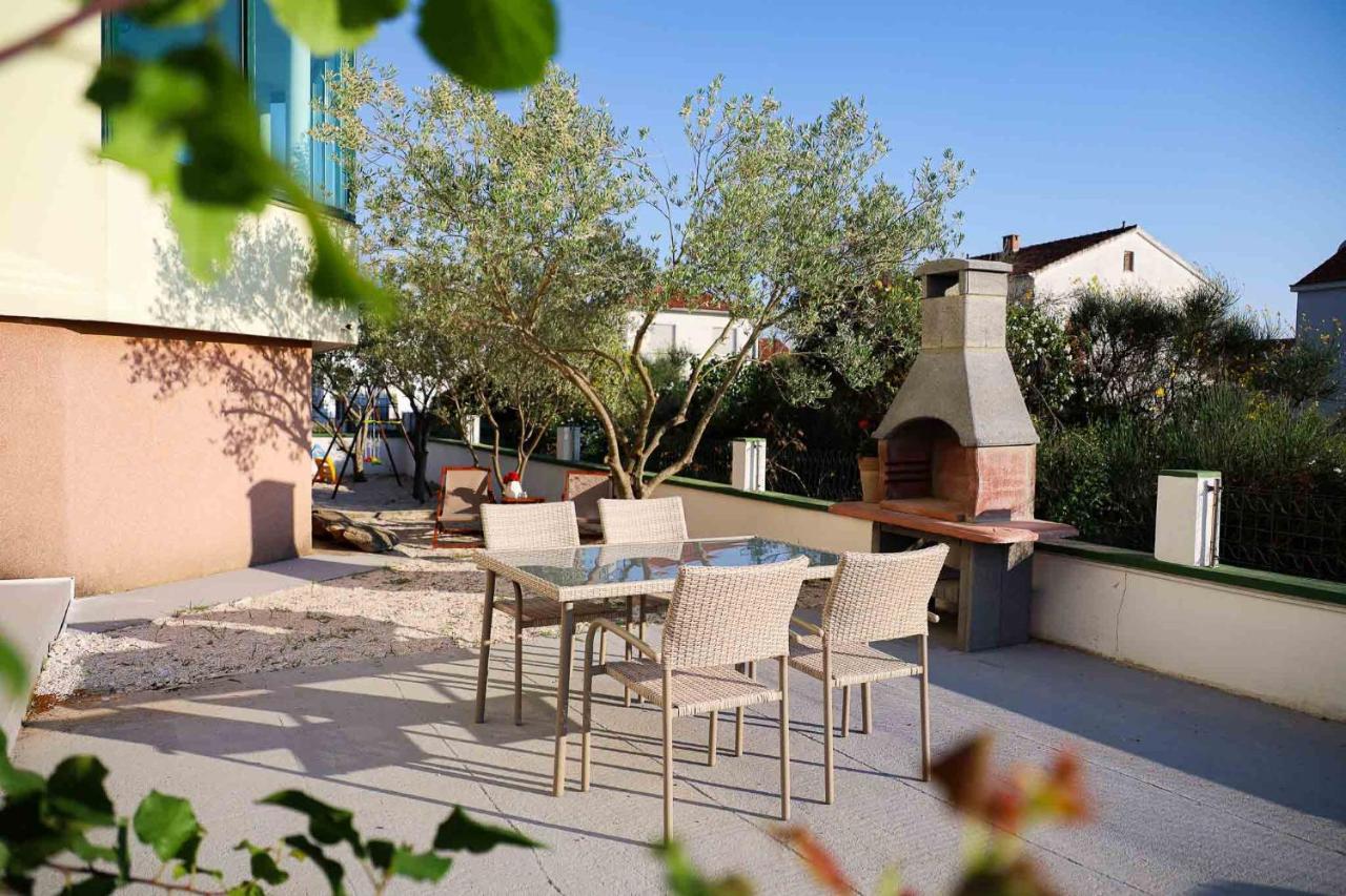 The Florens Residence Near The Beach With The Pool, Bbq And Kids Playground, Zadar Diklo Exterior foto